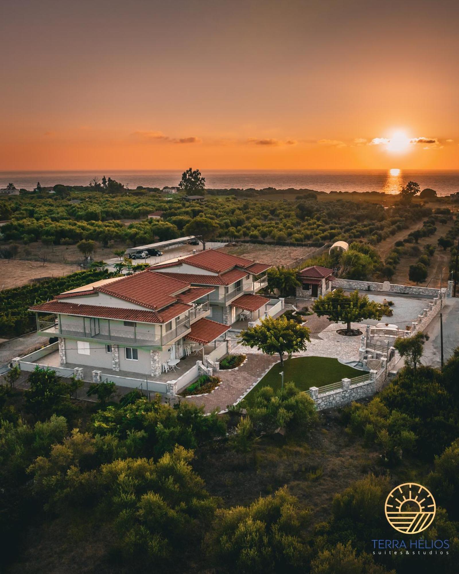 Terra Helios Suites & Studios 基帕里夏 外观 照片